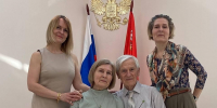 Сотрудники ЗАГС в Красногорске поздравили сразу две семьи юбиляров совместной жизни - Regions.Ru