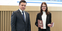 Андрей Воробьев вручил паспорт молодой художнице из Красногорска - Regions.Ru